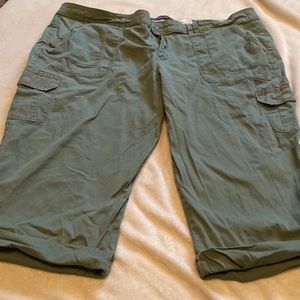 Gloria Vanderbilt 22W Capri